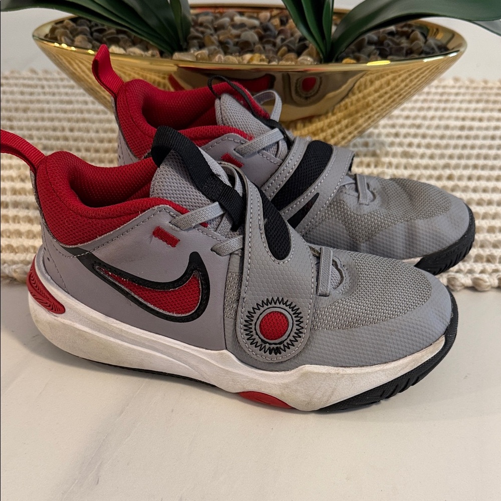 Nike Kids Gray and Red Low-Top Sneakers
